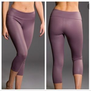 Onzie XS Fishnet Diamond Shiny Capri Yoga Pants